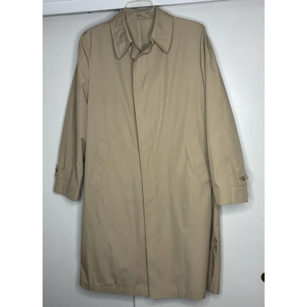 Men’s Vintage London Fog Trenchcoat. Size 42 Long. Professional‎ Outerwear